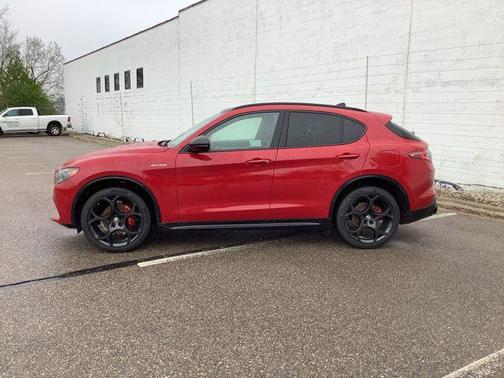 Alfa Rosso 2026 Alfa Romeo Stelvio Base