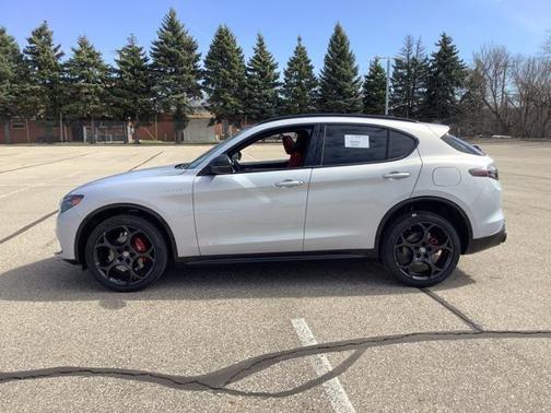 2025 Alfa Romeo Stelvio Sprint AWD
