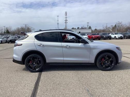 2025 Alfa Romeo Stelvio Sprint AWD