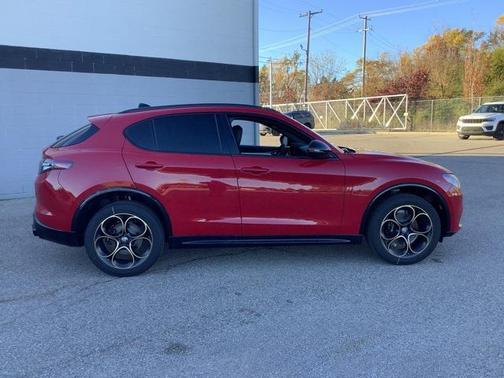 2025 Alfa Romeo Stelvio Sprint AWD