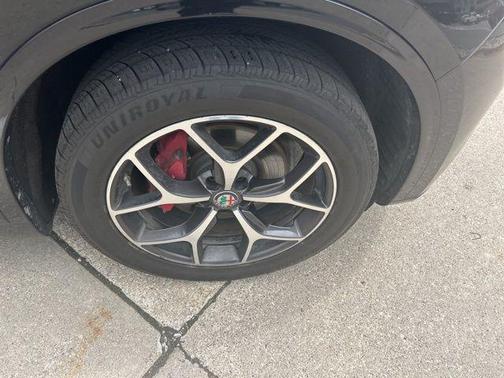 Vulcano Black Metallic 2020 Alfa Romeo Stelvio Ti Sport