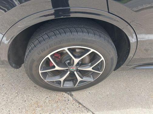 Vulcano Black Metallic 2020 Alfa Romeo Stelvio Ti Sport