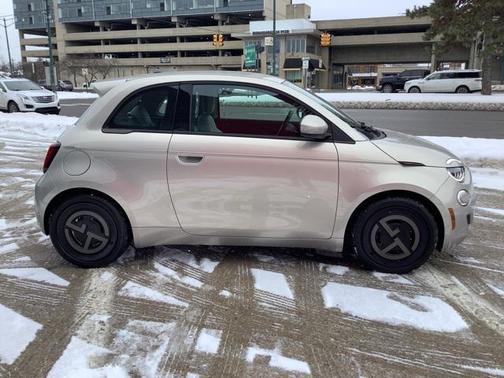 2025 FIAT 500e Giorgio Armani FWD