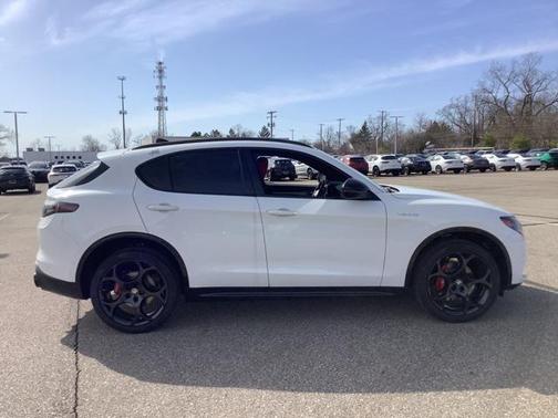 2025 Alfa Romeo Stelvio Sprint AWD