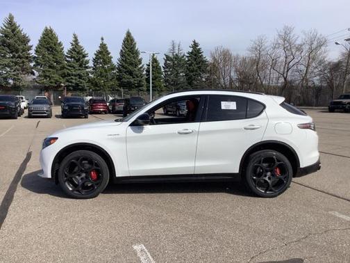 2025 Alfa Romeo Stelvio Sprint AWD