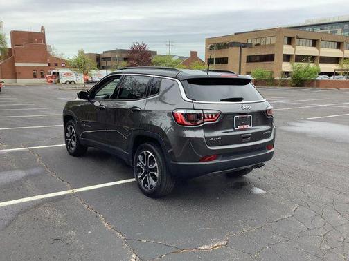 Granite Crystal Metallic Clearcoat 2022 Jeep Compass Limited