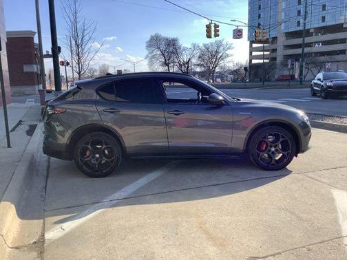 2024 Alfa Romeo Stelvio Veloce AWD