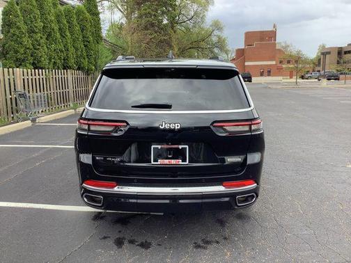 Diamond Black Crystal Pearlcoat 2023 Jeep Grand Cherokee L Overland