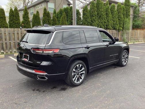 Diamond Black Crystal Pearlcoat 2023 Jeep Grand Cherokee L Overland