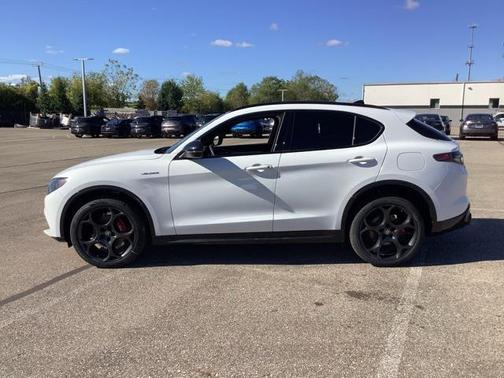 2025 Alfa Romeo Stelvio Sprint AWD