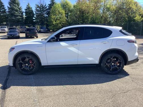 2025 Alfa Romeo Stelvio Sprint AWD