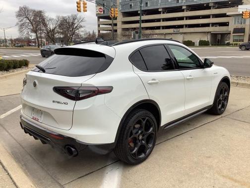 2025 Alfa Romeo Stelvio Sprint AWD