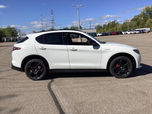 2025 Alfa Romeo Stelvio Sprint AWD