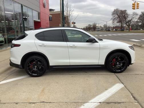 2025 Alfa Romeo Stelvio Sprint AWD