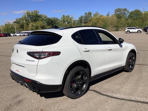 2025 Alfa Romeo Stelvio Sprint AWD