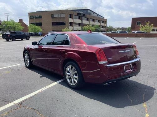 2017 Chrysler 300 Limited