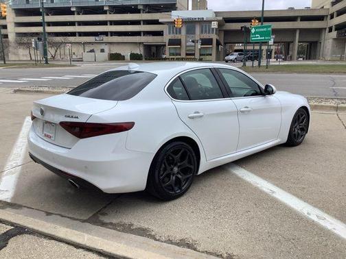 Alfa White 2019 Alfa Romeo Giulia Ti