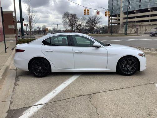 Alfa White 2019 Alfa Romeo Giulia Ti