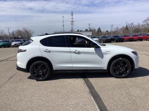 2025 Alfa Romeo Stelvio Sprint AWD