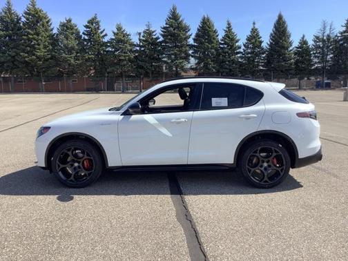 2025 Alfa Romeo Stelvio Sprint AWD