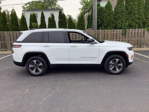 Bright White Clearcoat 2022 Jeep Grand Cherokee 4xe Base