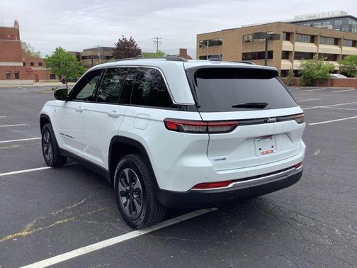 Bright White Clearcoat 2022 Jeep Grand Cherokee 4xe Base