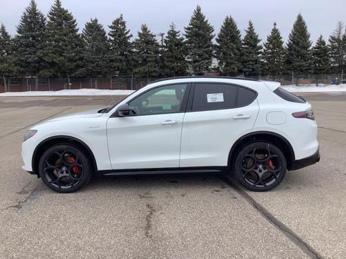 2025 Alfa Romeo Stelvio Sprint AWD