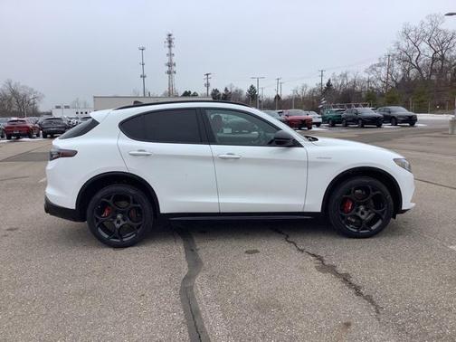 2025 Alfa Romeo Stelvio Sprint AWD