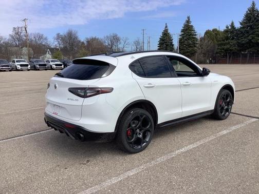 2025 Alfa Romeo Stelvio Sprint AWD