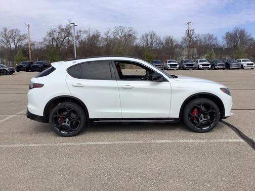 2025 Alfa Romeo Stelvio Sprint AWD