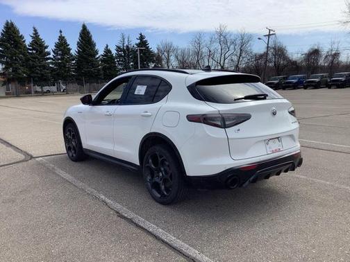 2025 Alfa Romeo Stelvio Sprint AWD