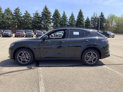 2025 Alfa Romeo Stelvio Sprint AWD
