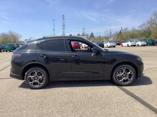 2025 Alfa Romeo Stelvio Sprint AWD