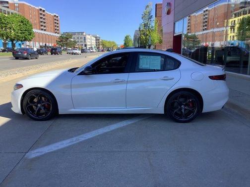 Trofeo White Tri-Coat 2019 Alfa Romeo Giulia Ti Sport