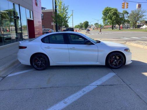 Trofeo White Tri-Coat 2019 Alfa Romeo Giulia Ti Sport