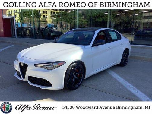 Trofeo White Tri-Coat 2019 Alfa Romeo Giulia Ti Sport