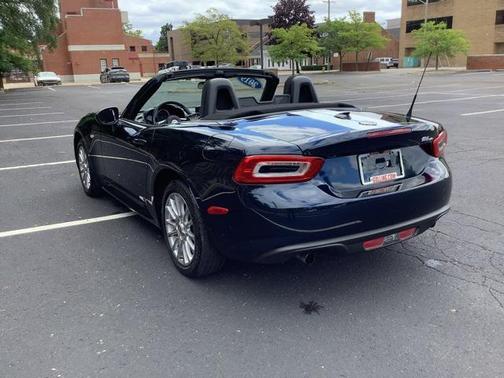2019 FIAT 124 Spider Base