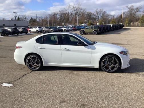 2026 Alfa Romeo Giulia Base