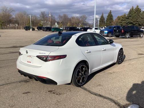 2026 Alfa Romeo Giulia Base