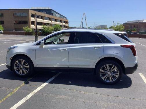 Crystal White Tricoat 2024 Cadillac XT5 Premium Luxury