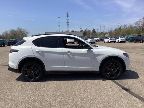 2025 Alfa Romeo Stelvio Sprint AWD