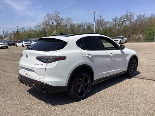 2025 Alfa Romeo Stelvio Sprint AWD