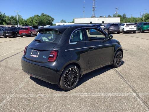 Tuxedo Black 2025 FIAT 500e Icona FWD