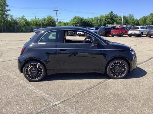 Tuxedo Black 2025 FIAT 500e Icona FWD