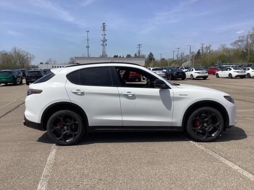 2025 Alfa Romeo Stelvio Sprint AWD