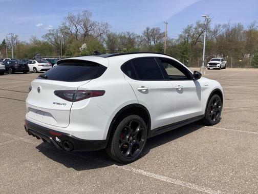 2025 Alfa Romeo Stelvio Sprint AWD