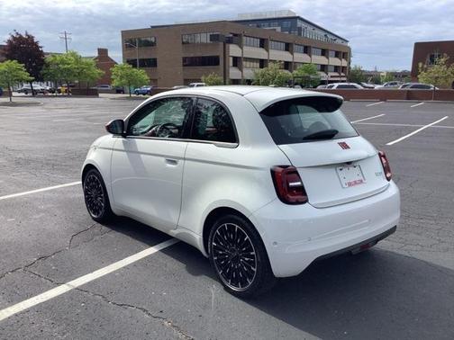 2024 FIAT 500e INSPI(RED) FWD