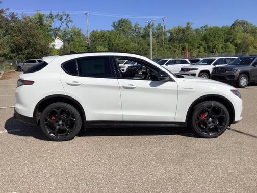 2025 Alfa Romeo Stelvio Sprint AWD