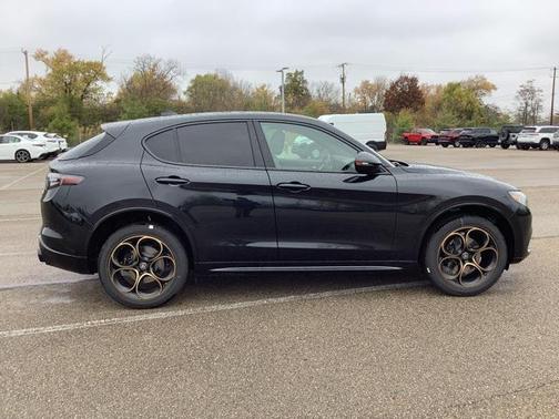 2025 Alfa Romeo Stelvio Sprint AWD
