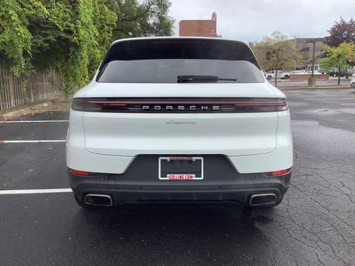 2024 Porsche Cayenne Base